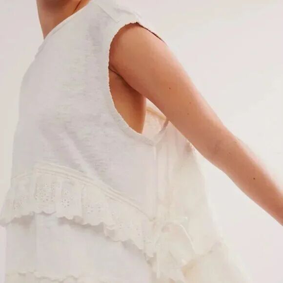 NWOT Free People Claire Tee White Ruffled Sleeveless Top, Sz Med, Boho Layered - Picture 2 of 13